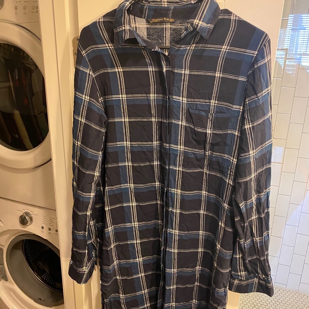 Long sleeve plaid button down shirt